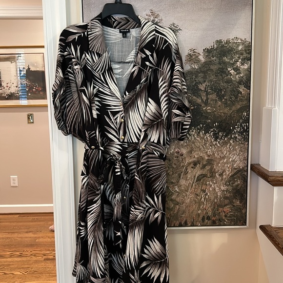 Torrid Rayon Slub Button front collared dress in Palm leaves black - Picture 8 of 16